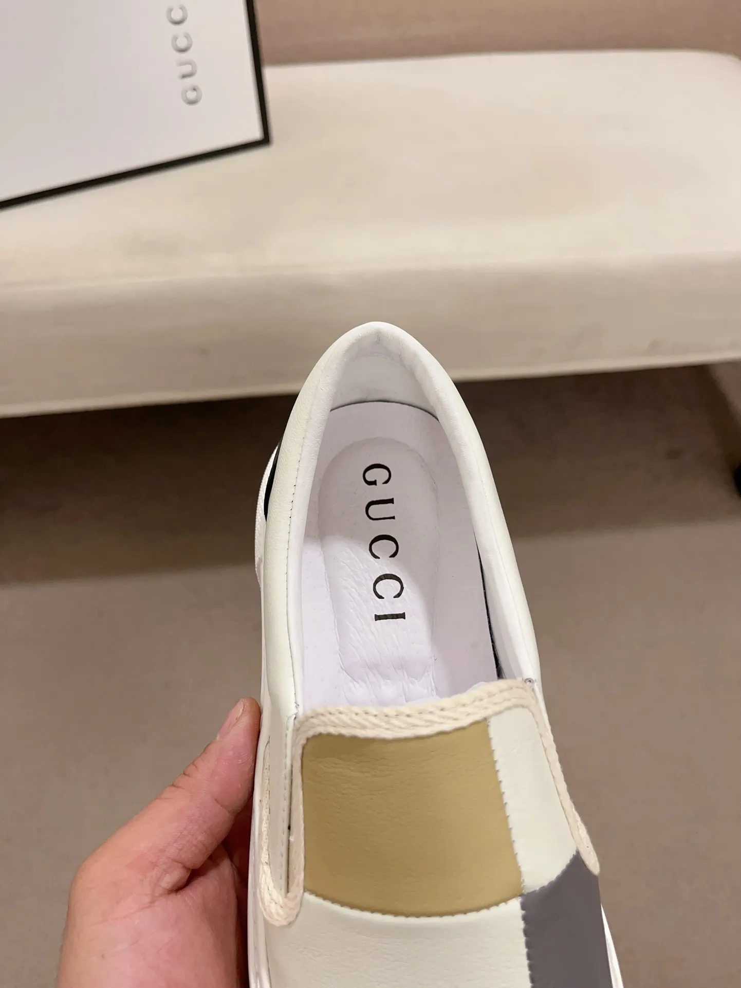 Men's shoes💰 440💰The new GUCCI (Gucci) counters are launched simultaneously. The new men's shoes, 😘fabrics are selected from imported cowhide, and the lining is sheepskin lining. 👍🏿 High-end ☄️ air-cushion molded anti-slip rubber outsole, exquisite lines, simple and elegant, comfortable and high-end for leisure travel. Code number: 38 to 44 (45 can be customized and cannot be returned or exchanged)
